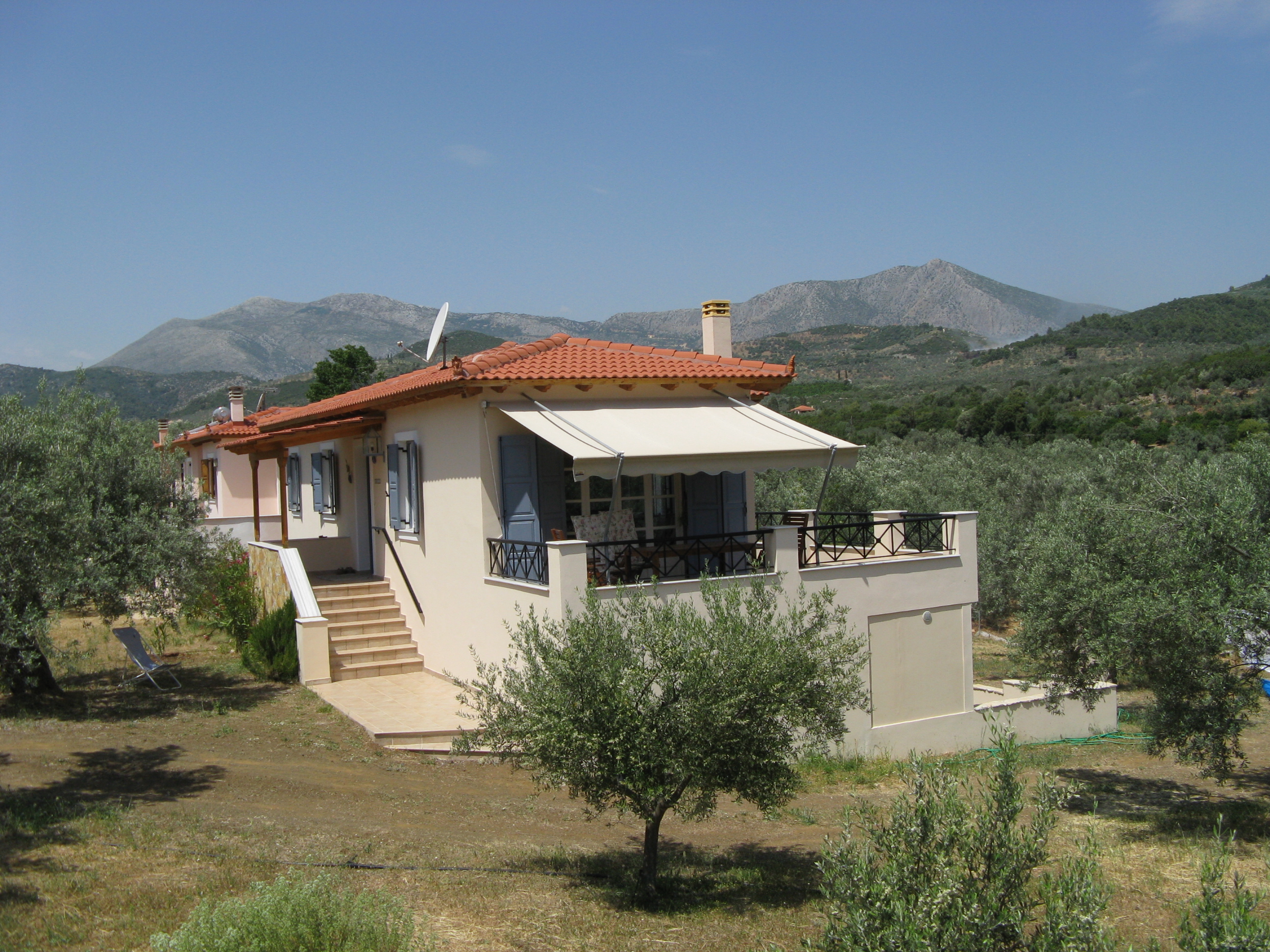 Terras met zonnescherm